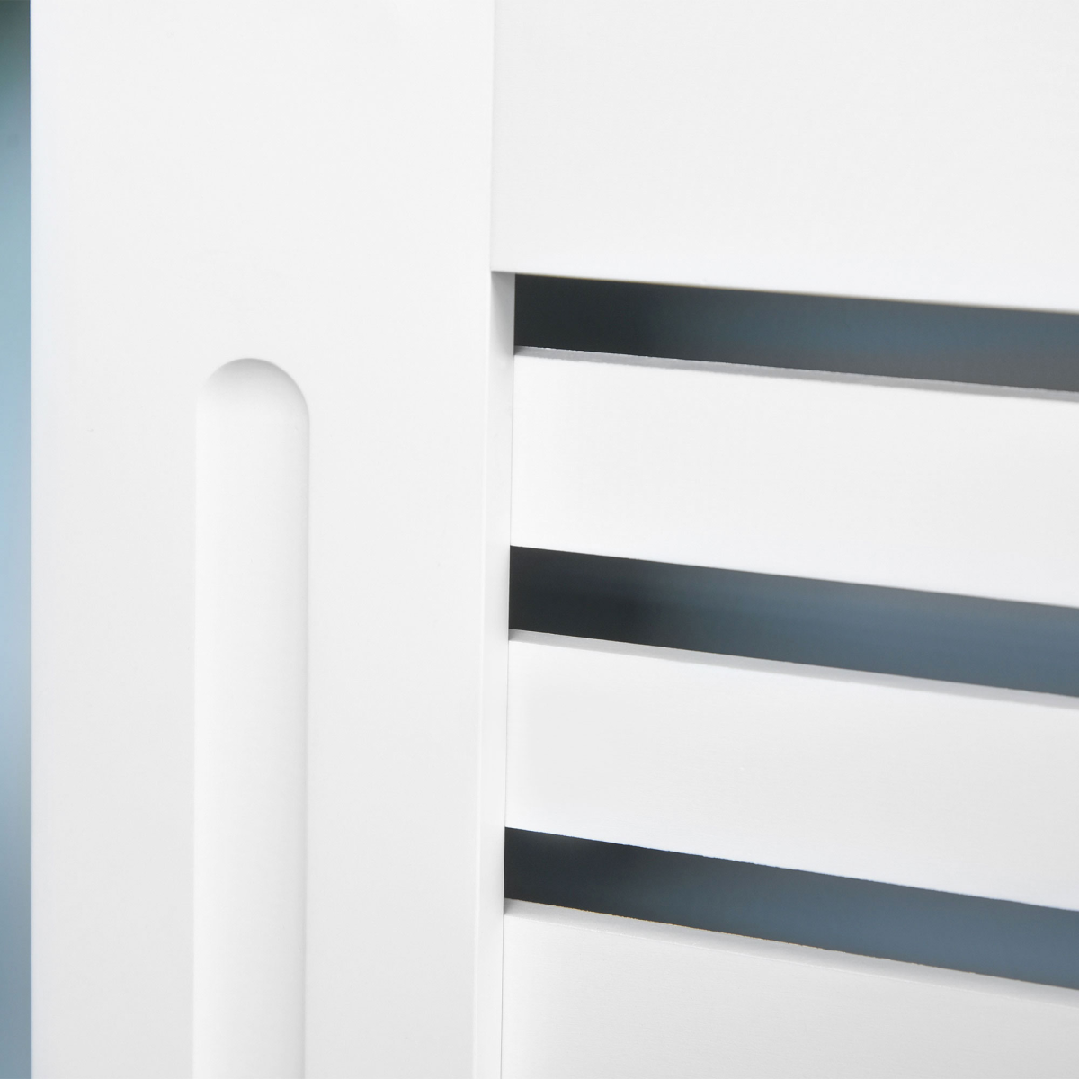 HOMCOM Modern Slatted Radiator Cover with Shelf Top – Painted MDF Heater Cabinet, White, Medium