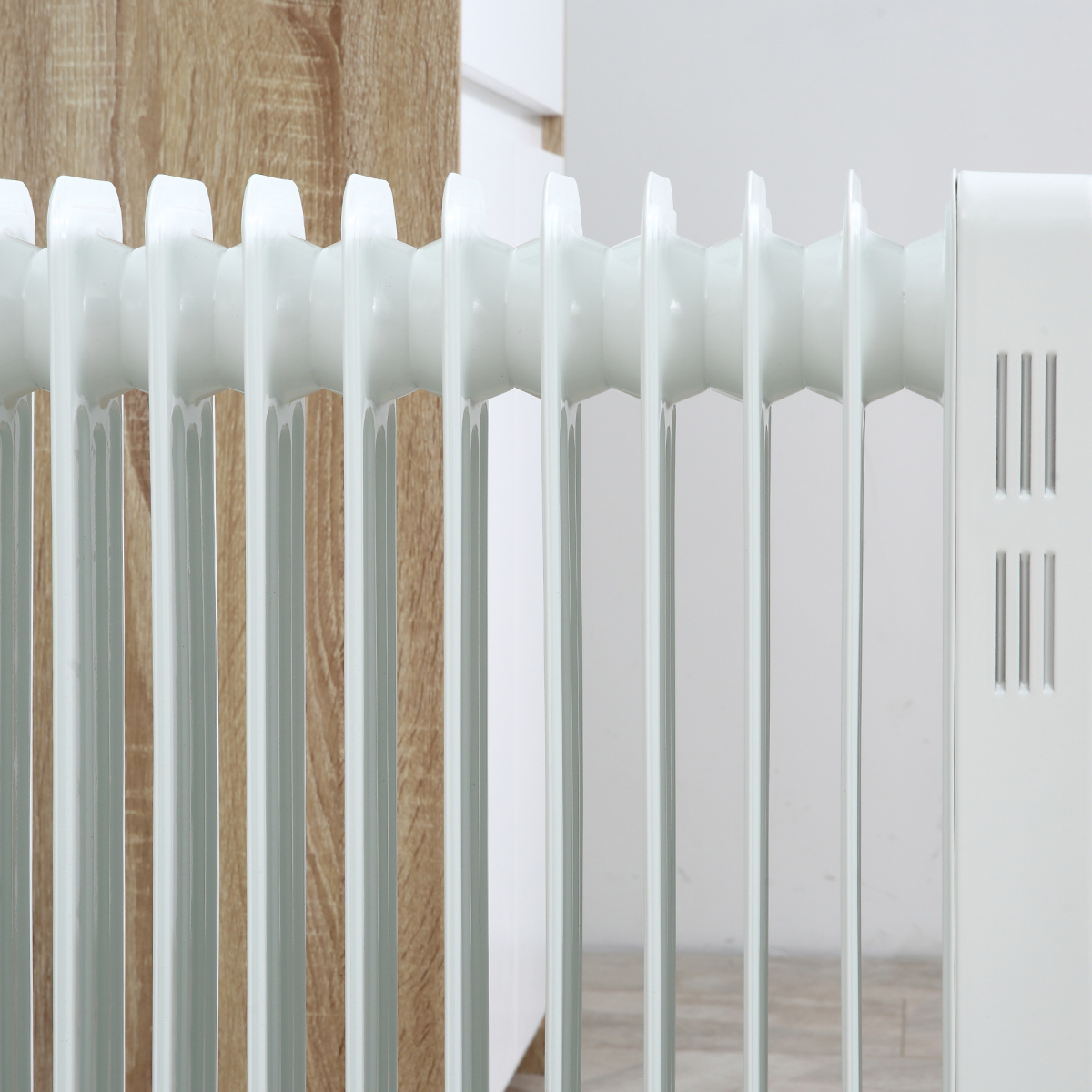 HOMCOM 2720W 11 Fin Oil Filled Radiator with 3 Heat Settings & Safety Cut-Off – Silent Portable Heater