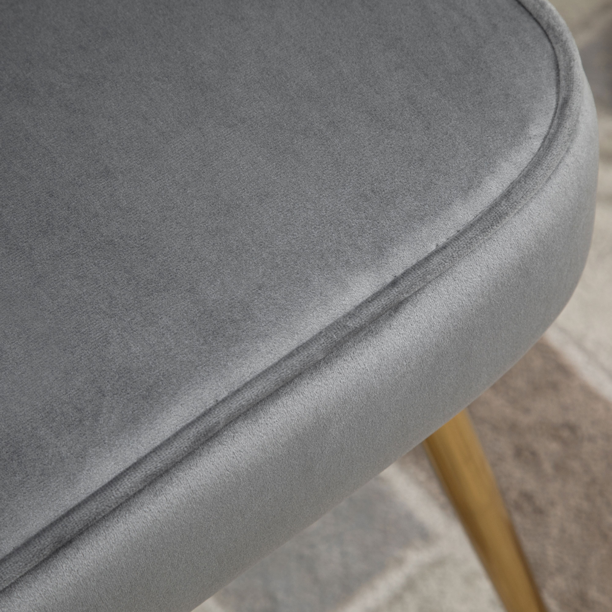 HOMCOM Velvet-Feel Shell Accent Chair with Metal Legs – Scalloped High Back Armchair, Grey