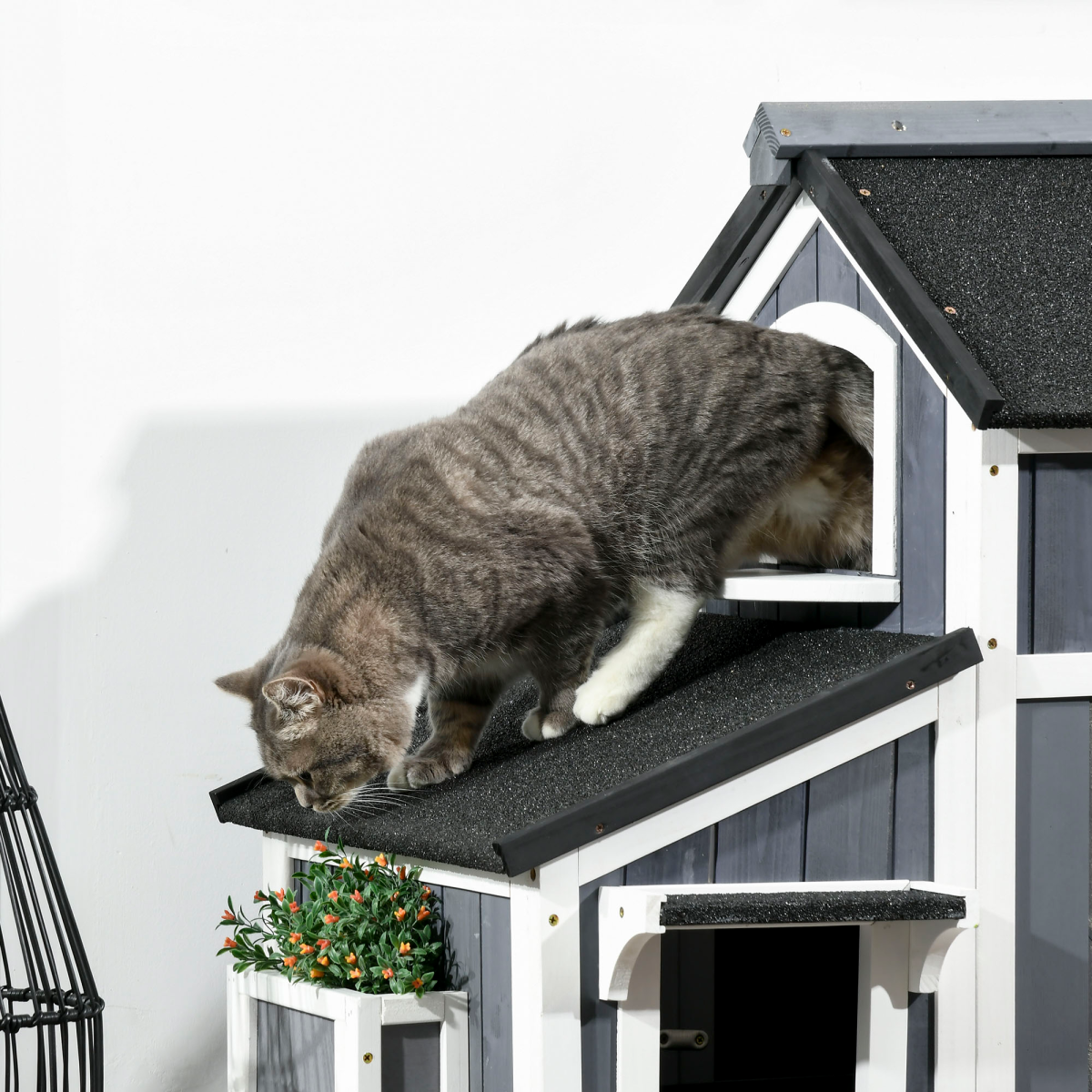 PawHut Wooden Outdoor Cat House with Flower Pot, Windows & Multiple Entrances – 2-Tier Weather-Resistant Shelter
