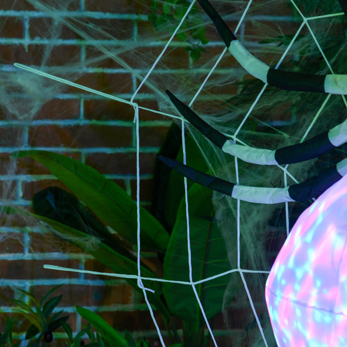 HOMCOM 5ft Halloween Inflatable Spider with LED Lights – Outdoor Garden Display, Cobweb Design, IP44