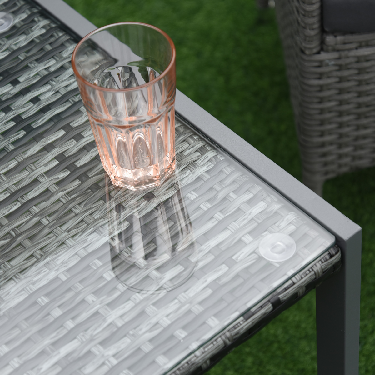 Outsunny Rattan Side Table with Tempered Glass Top & Aluminium Frame – Outdoor Patio Coffee Table, Grey