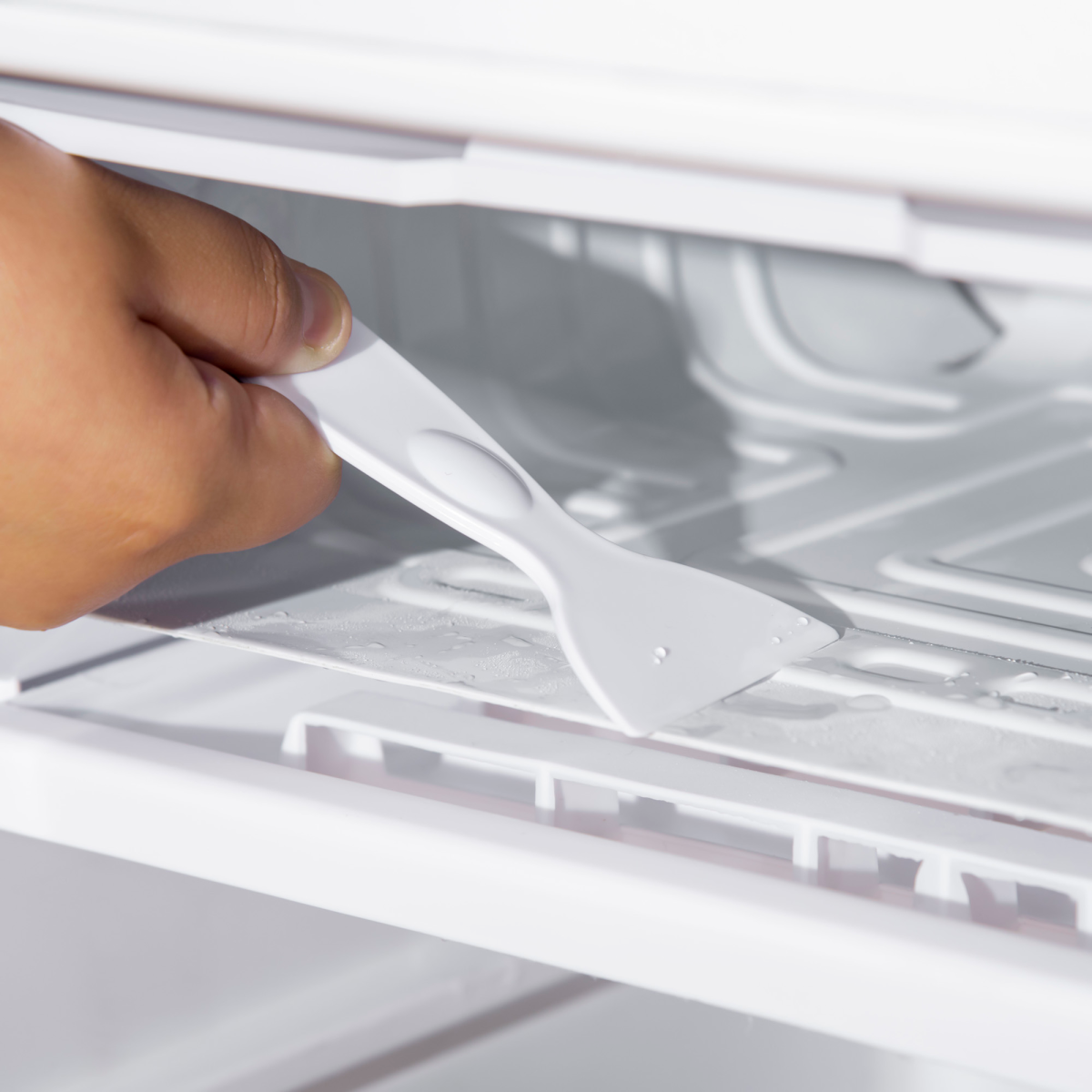 HOMCOM 91L Freestanding Under Counter Fridge with Chiller Box & Reversible Door – Kitchen, Office & Bar, White