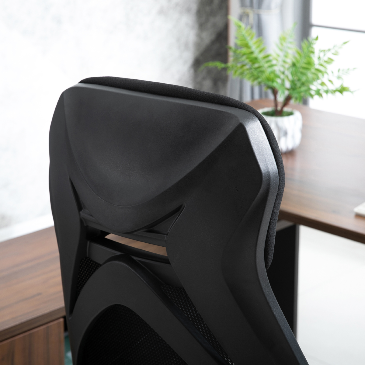 Vinsetto Reclining Swivel Office Chair with Footrest, Mesh Back & 165° Recline – Home Office Nap Chair