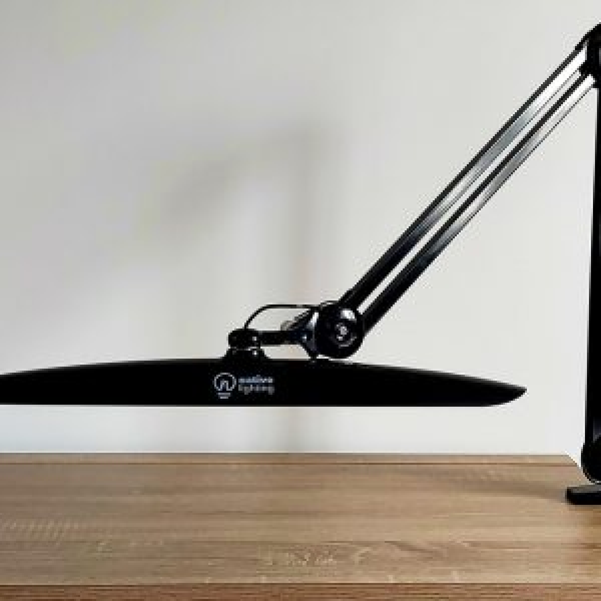 Native Lighting Onyx LED Professional Desk Lamp with Daylight Simulation, 2,200 Lumens & 3-Step Dimmer – Black