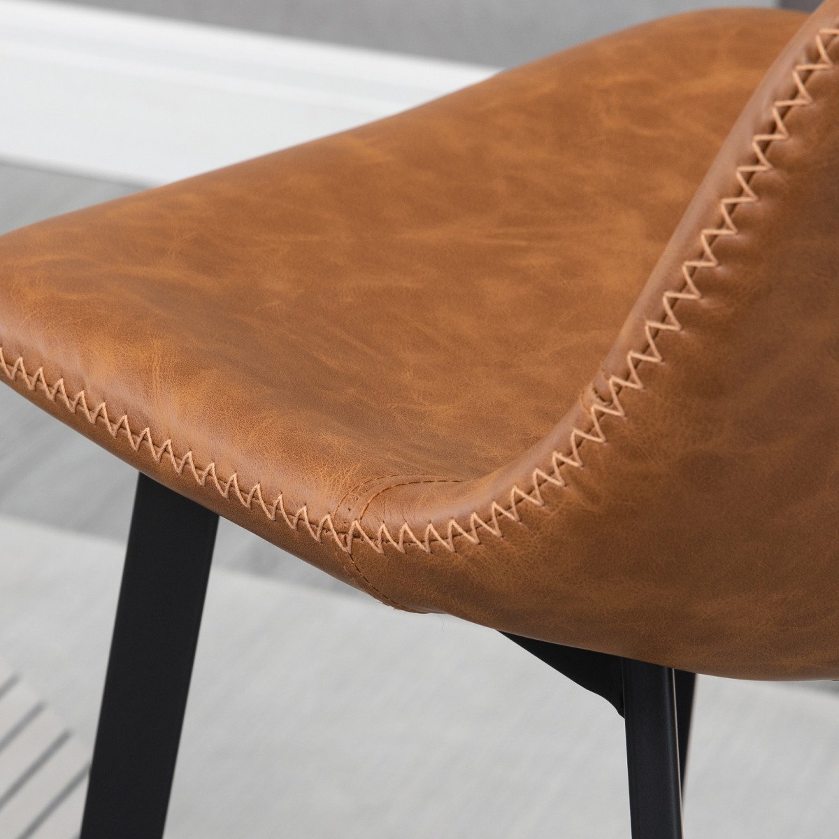 HOMCOM Set of 2 Industrial Bar Stools with Steel Legs & Footrest – Kitchen & Home Bar Seating, Brown