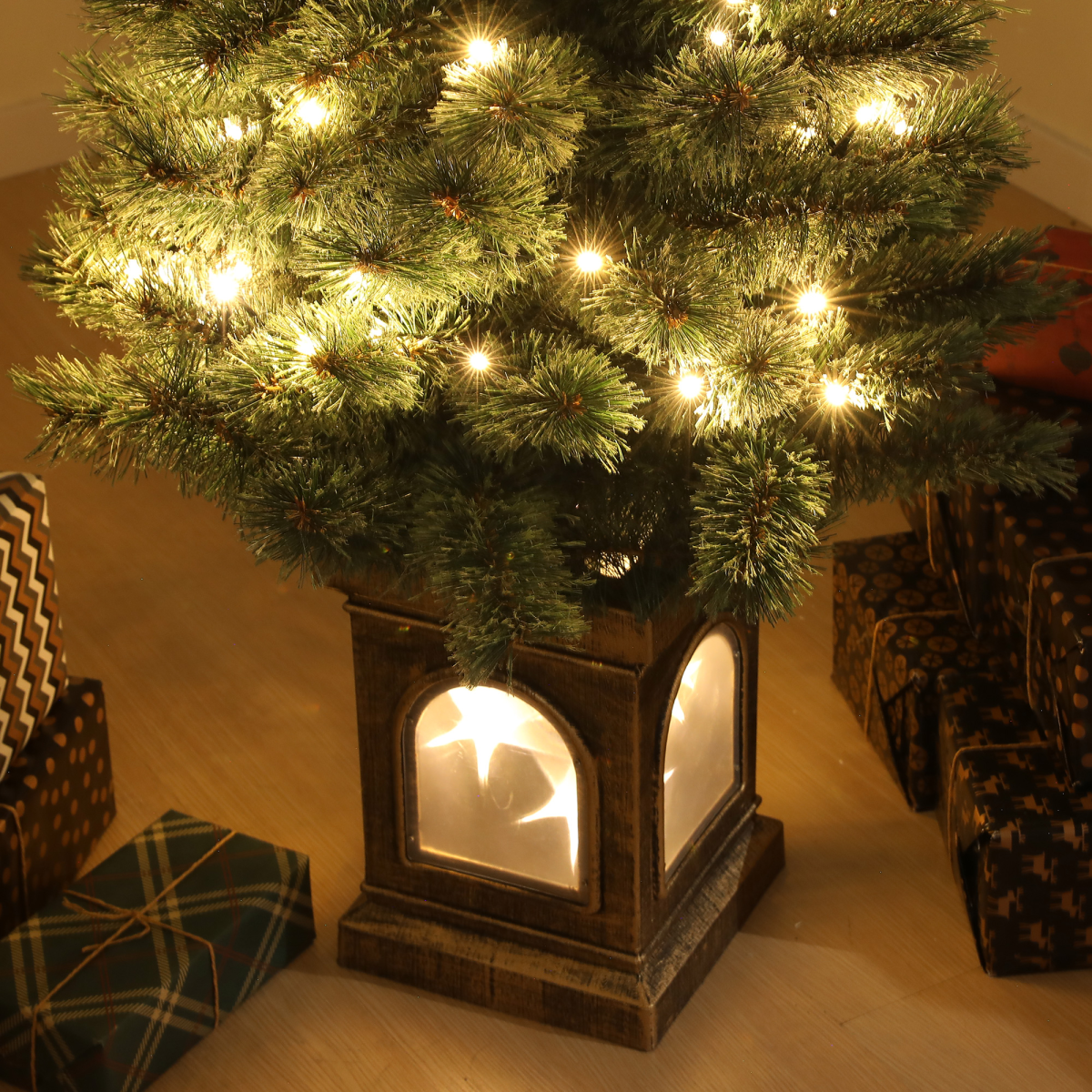HOMCOM 4ft Artificial Christmas Tree with 80 Warm White LED Lights, Remote & Timer – Indoor Festive Decor, Green