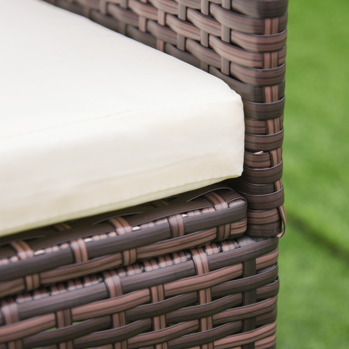 Outsunny Set of 4 PE Rattan Garden Armchairs with 5cm Padded Cushions – Outdoor Patio Seating, Deep Coffee/White