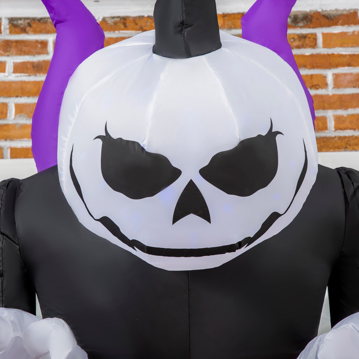HOMCOM 7ft Inflatable Halloween Ghost with Horns and Flame Effect – Blow-Up Outdoor LED Display