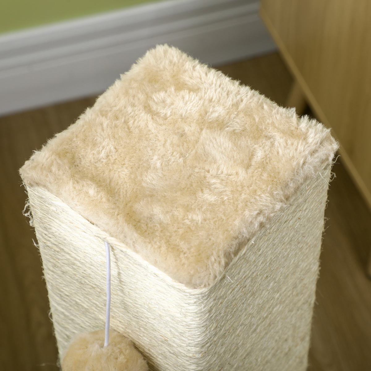 PawHut Cat Scratching Post Climber with Carpet Base, Hanging Toy & Jute Rope – Beige