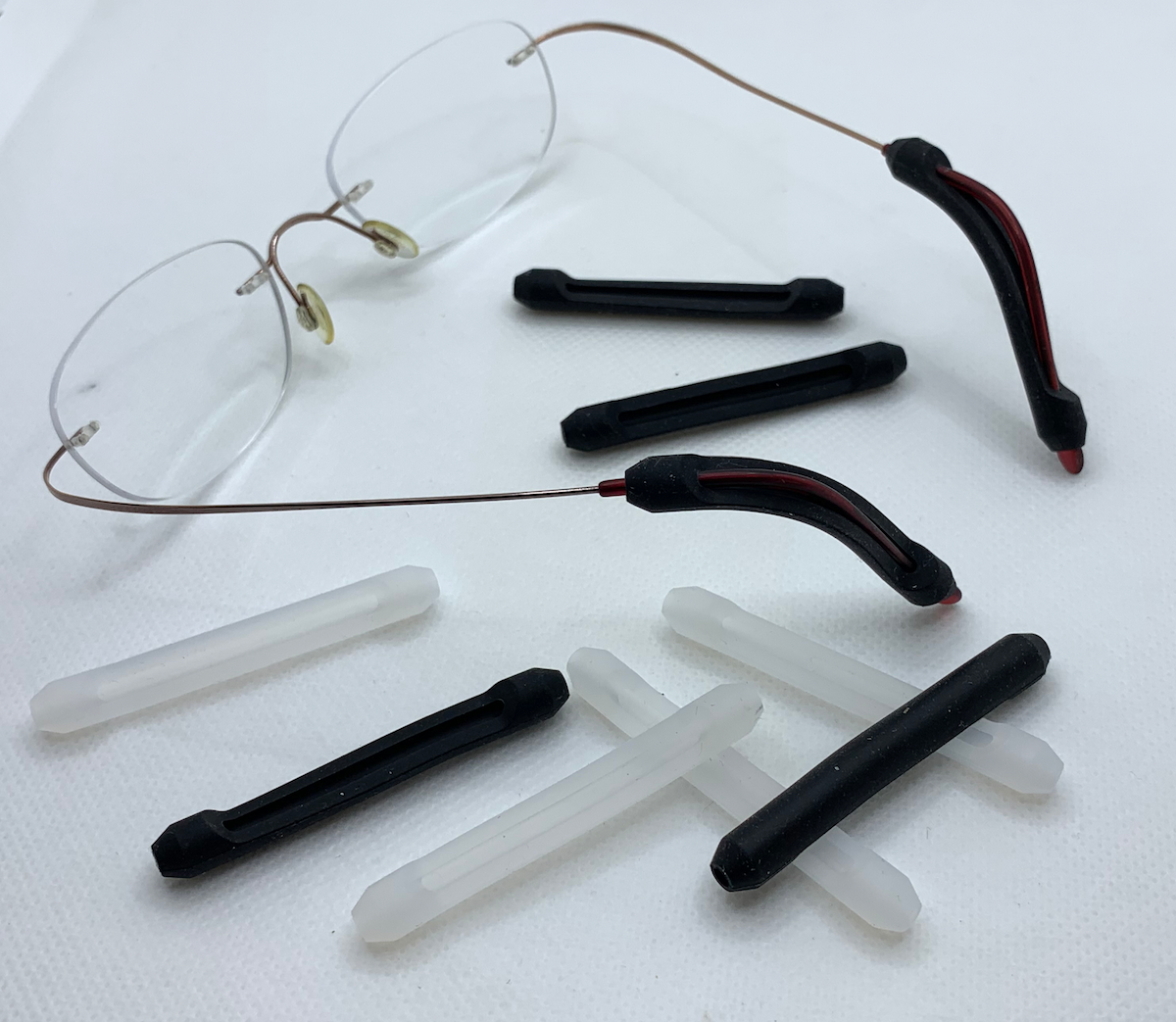 Avilo Non-Slip Silicone Glasses Grips, 6 Pairs – Slide-On Spectacle Arm Grippers, Thin & Wide Styles