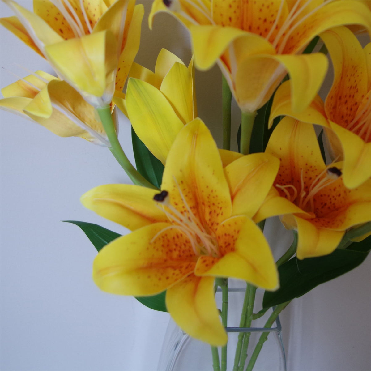 12 x 60cm Artificial Lily Stem – Yellow – 144 Flowers