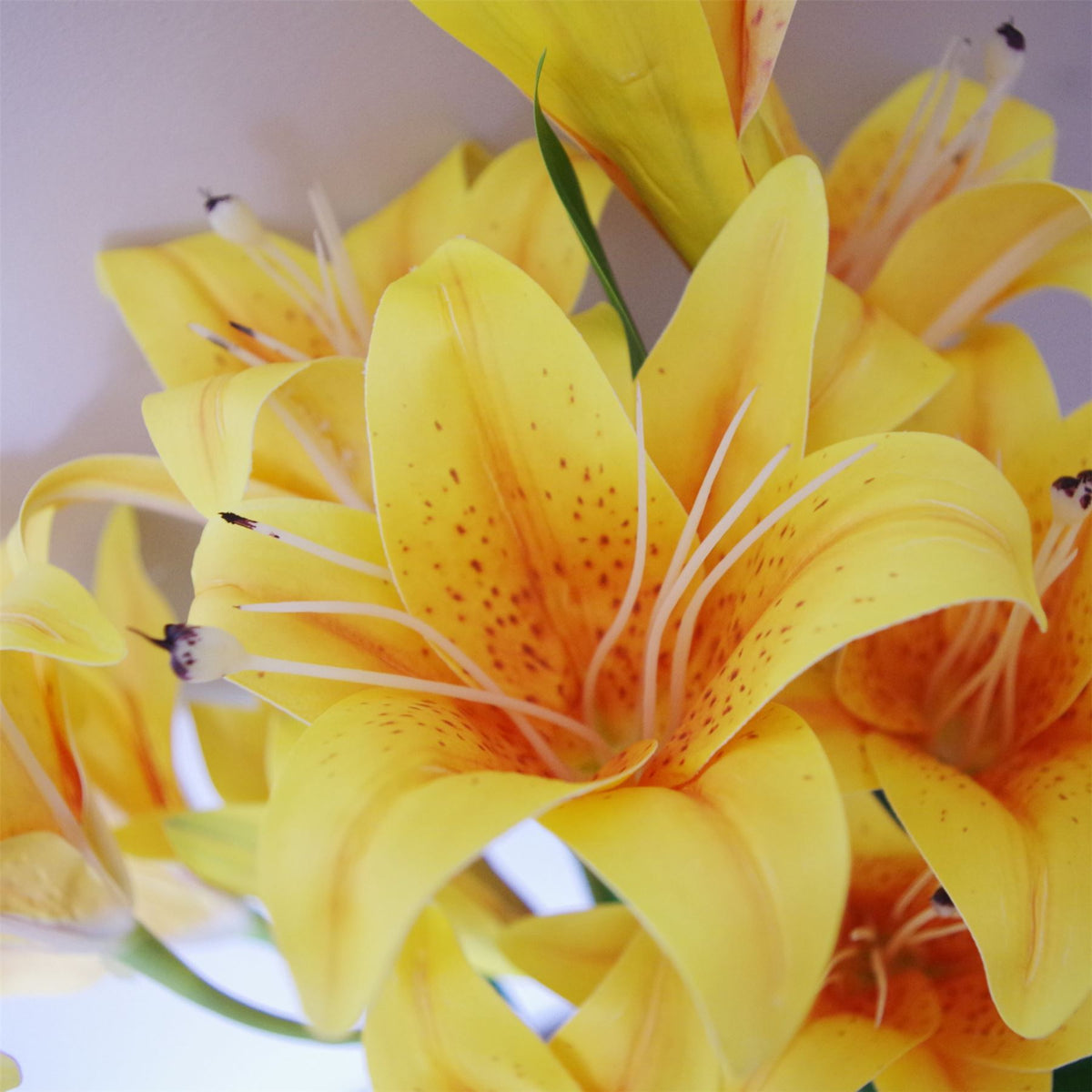 12 x 60cm Artificial Lily Stem – Yellow – 144 Flowers