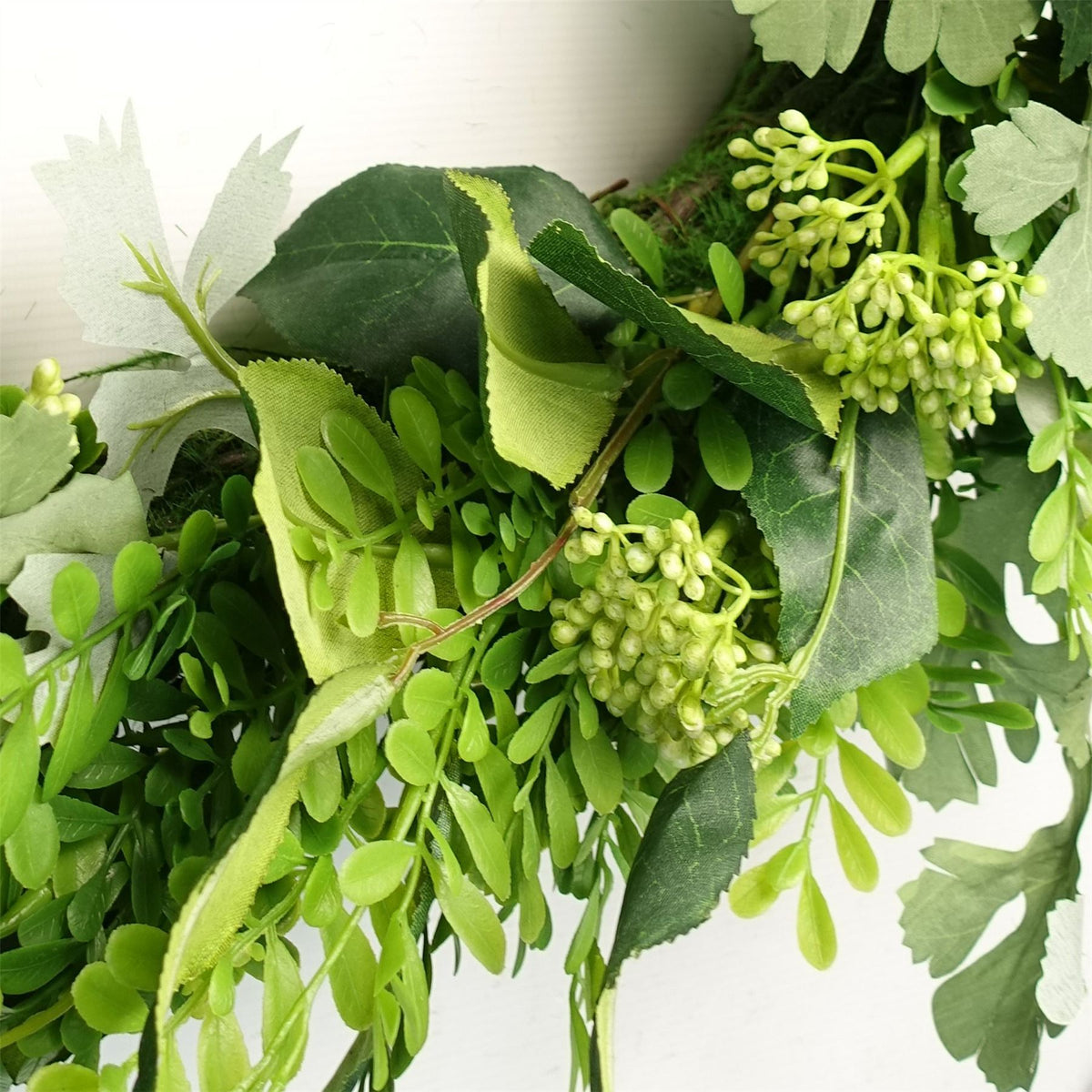 Leaf Design UK 50cm Large Artificial Fern Leaf Wreath with Natural Woven Base – Door Decor