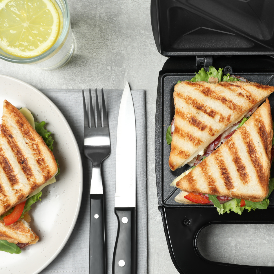 Domestic King 750W 3-in-1 Snack Maker with Interchangeable Non-Stick Plates – Toasties & Waffles (DK18117)