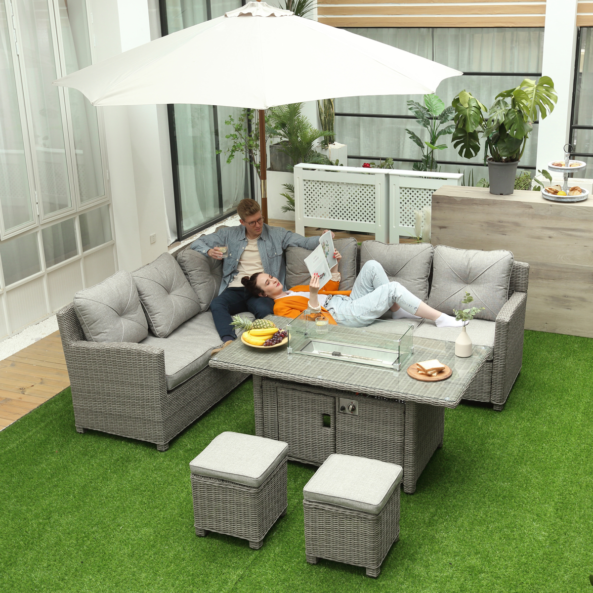 Outsunny Rattan Sofa Set footstool detail