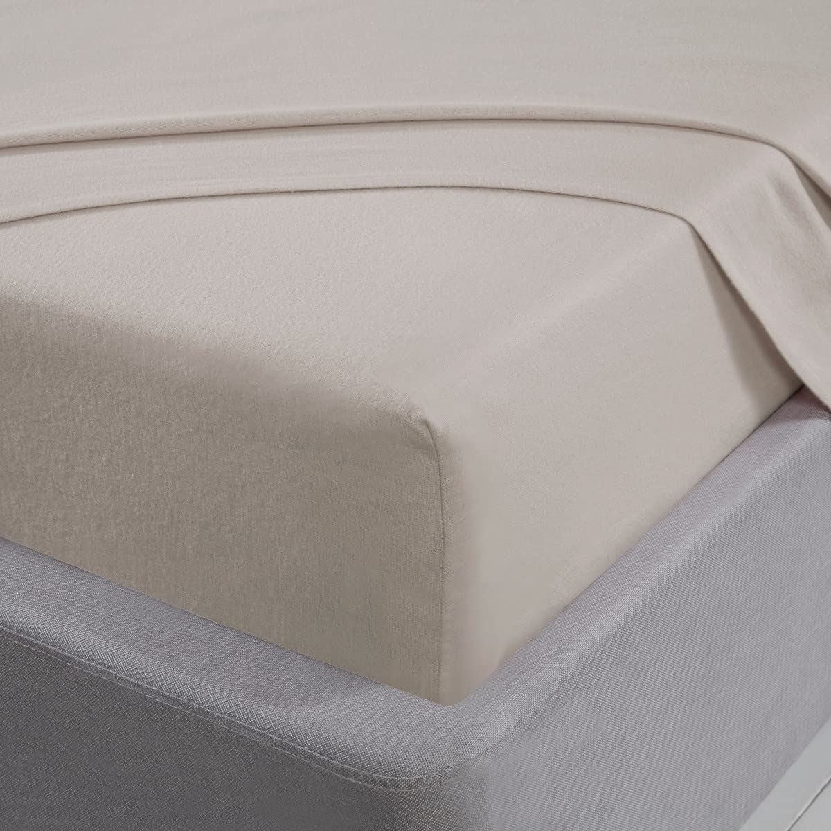 Sleepdown Brushed Cotton Fitted Sheet with 25cm Depth and All-Around Elastic – Flannelette Bedding, Cream