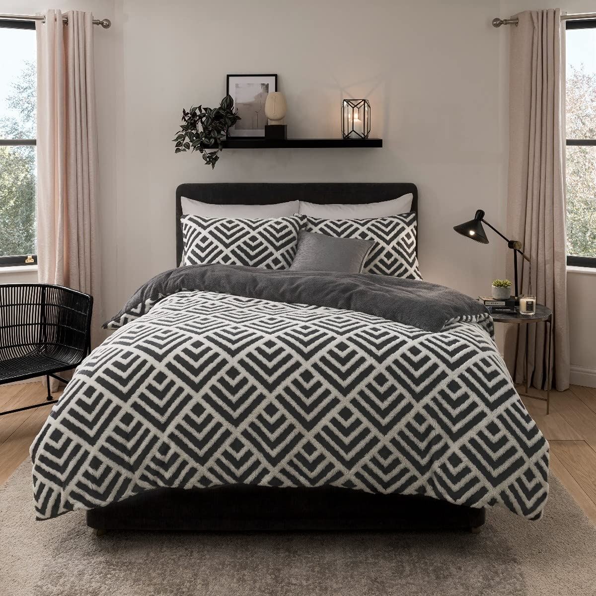 Sleepdown Geometric Jacquard Fleece Duvet Cover Set with 2 Pillowcases – Modern Bedding, Charcoal, Super King