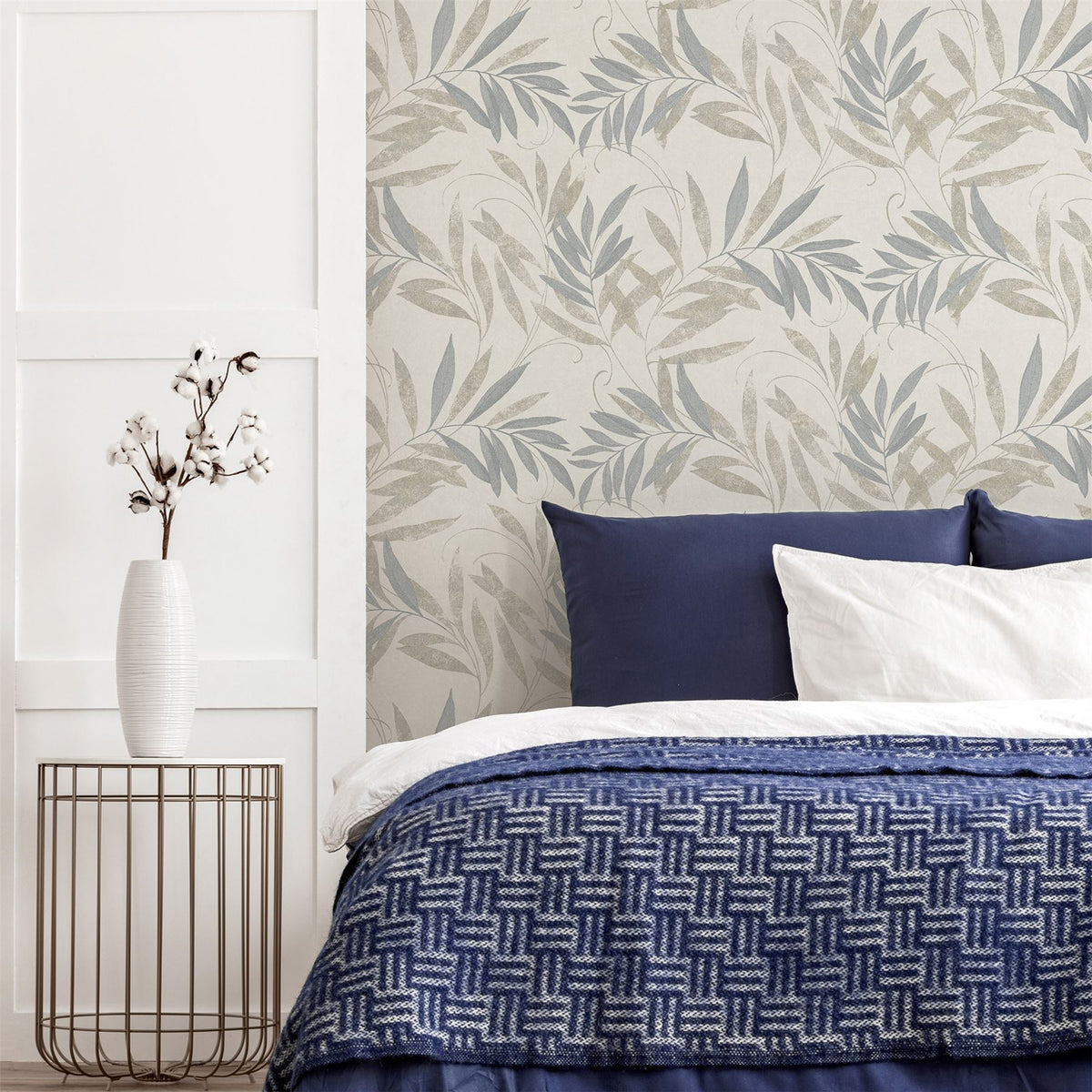 Arthouse Luxury Leaf Heavyweight Vinyl Wallpaper – Calming Soft Grey Leaf Design on Light Cream, Natural Grey