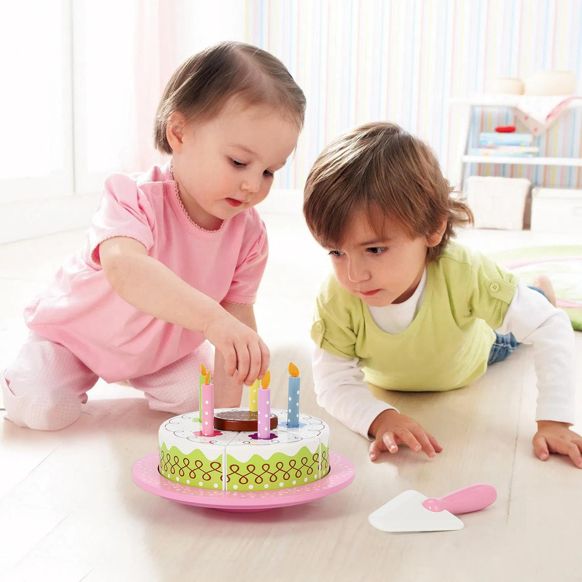 SOKA Wooden Birthday Cream Cake Pretend Play Toy Food Set with Candles & Slicer for Kids