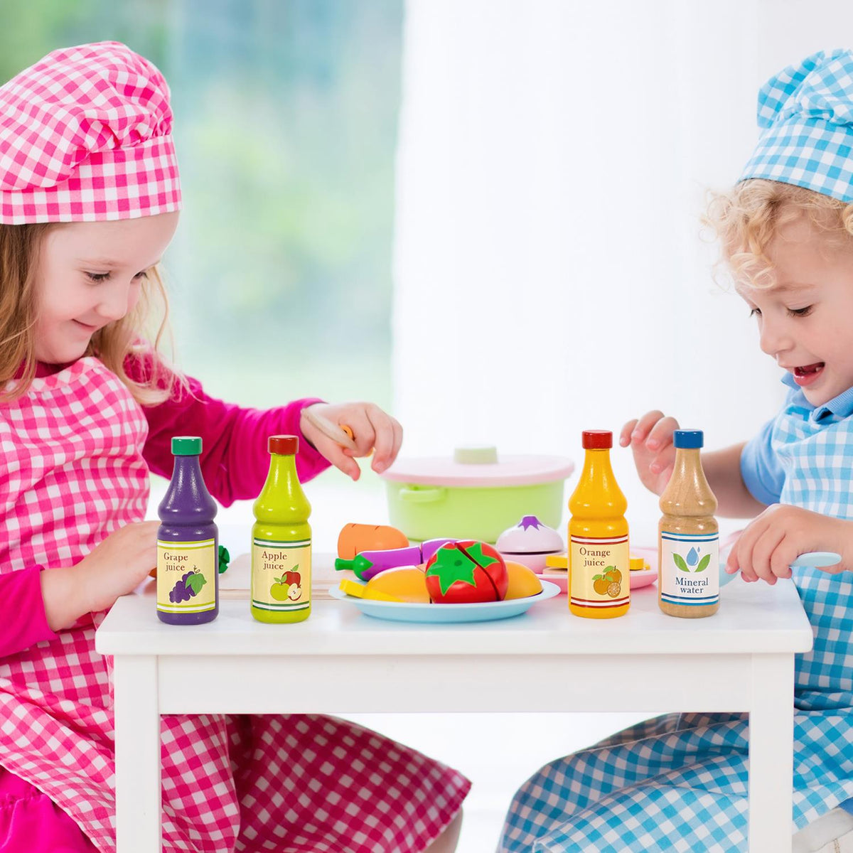 SOKA Wooden Beverage Set, 4 Drink Bottles – Pretend Play Kitchen Toy for Kids Aged 2+