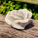 Stone-Look Resin Flower Garden Ornament on Base – Decorative Floral Figurine for Home or Office, 11cm