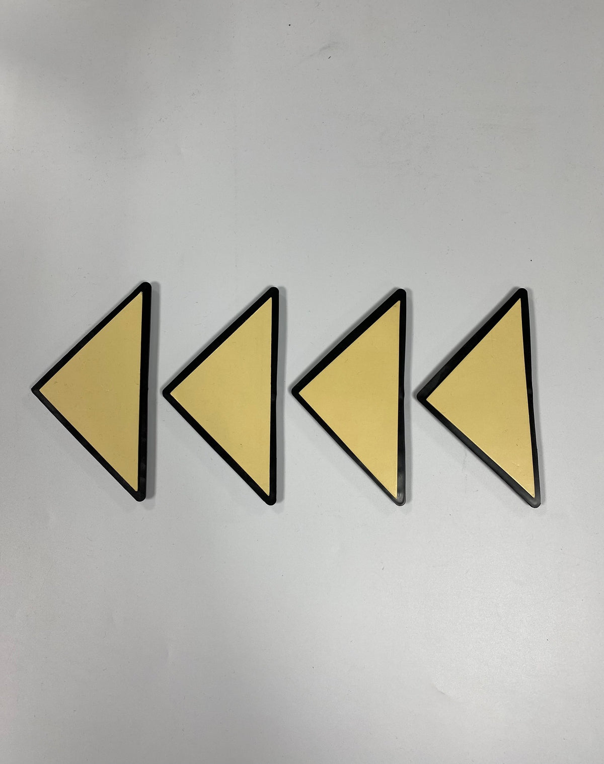 Avilo Carpet Gripper Triangles, Set of 4 – Self-Adhesive Rug and Mat Grips with Plastic Spikes