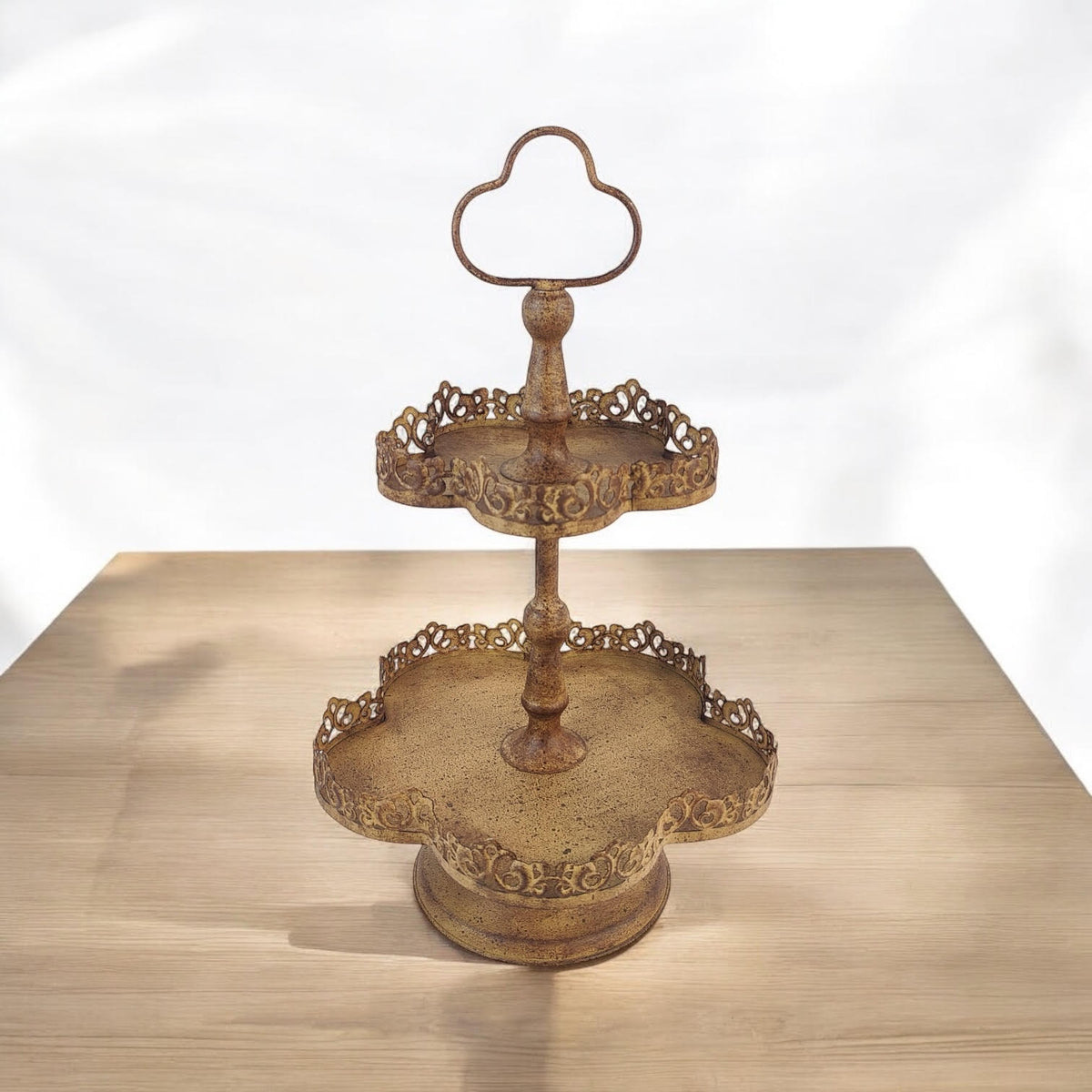 AcaciaHome Rusty 2-Tier 48cm Round Metal Plant & Cake Stand – Patina Pedestal for Cupcakes, Plants & Decor