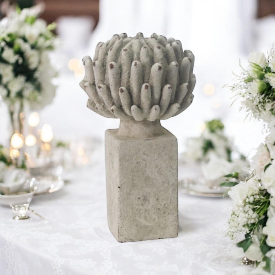 Stone-Look Resin Flower Garden Ornament on Base – Decorative Floral Figurine for Home or Office, 21cm