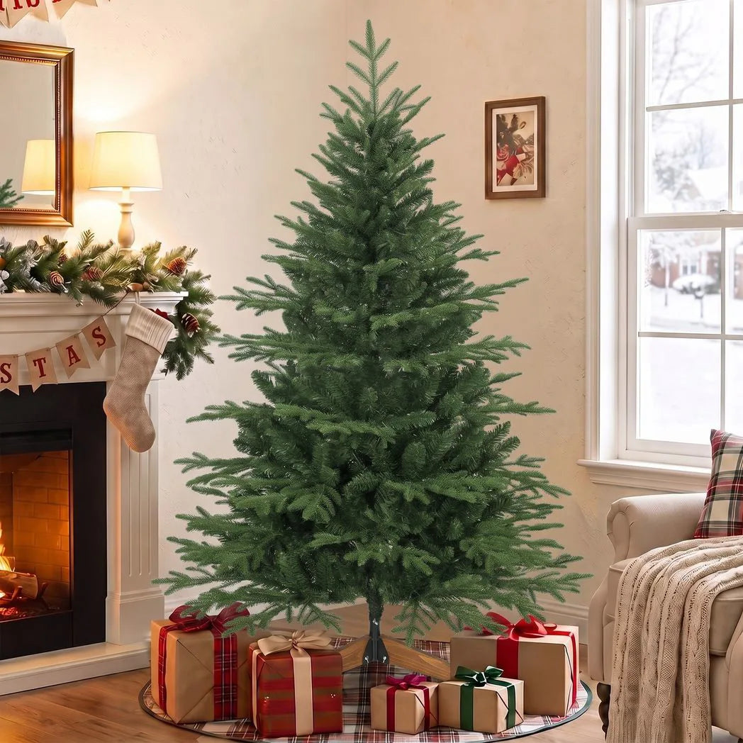 HOMCOM 5ft Artificial Christmas Tree with Hinged Branches & Solid Pine Wood Stand – 150cm, Green