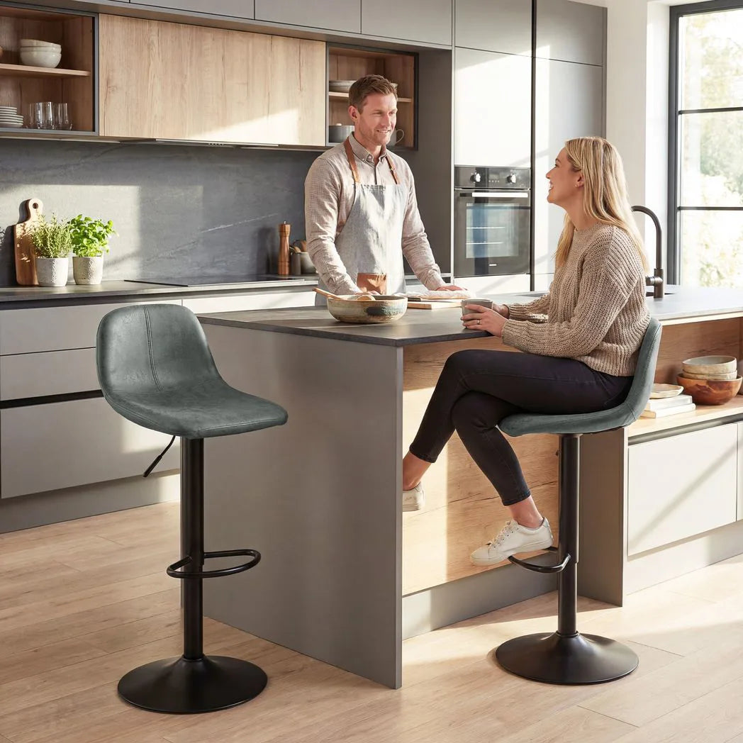 HOMCOM Set of 2 Swivel Bar Stools with Footrest – Adjustable Height Kitchen Island Stools, Green
