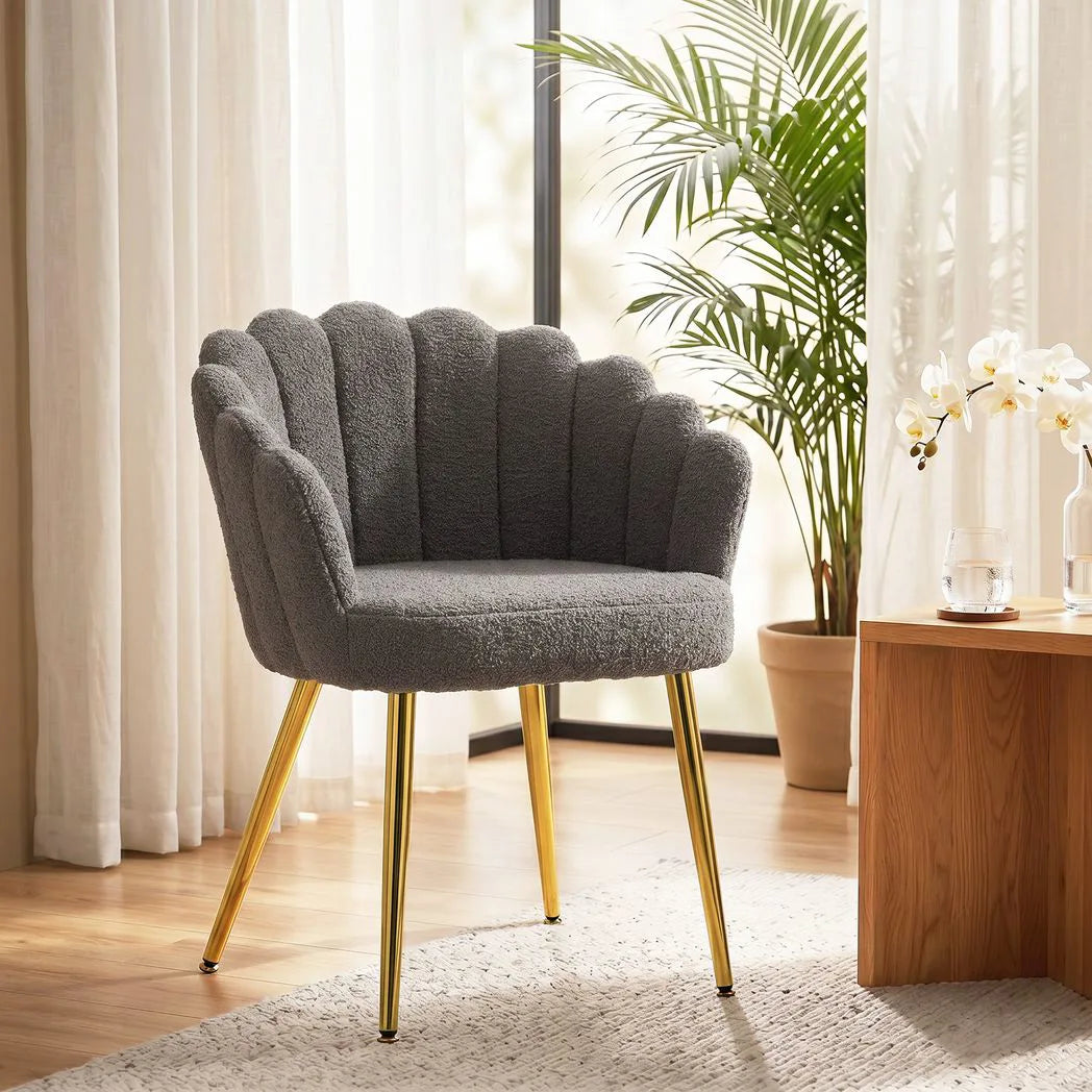 HOMCOM Petal-Back Lounge Armchair with Faux Lamb's Wool & Metal Legs – Accent Chair for Living Room, Grey