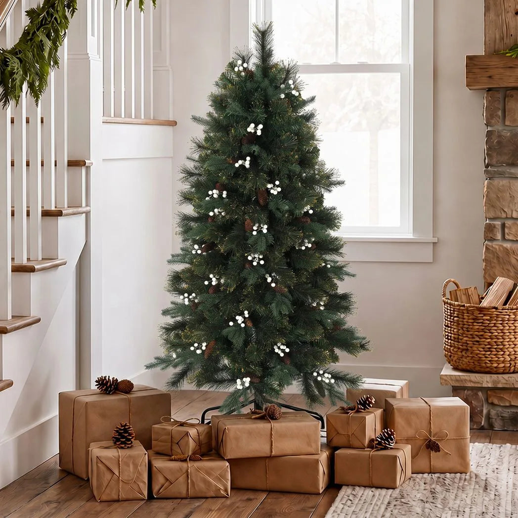 HOMCOM 5ft Pre-Decorated Artificial Christmas Tree – Hinged Fir with 490 Branch Tips, Berries and Foldable Metal Stand, Green