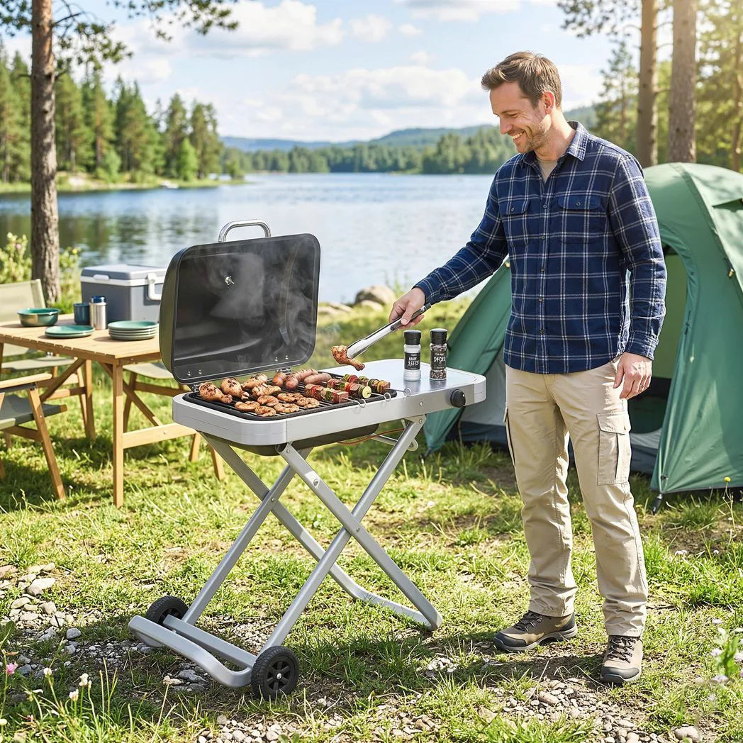 Outsunny Foldable Portable Gas BBQ Grill – 2.5kW with Lid Thermometer, Side Table, Grease Box and Wheels, Black